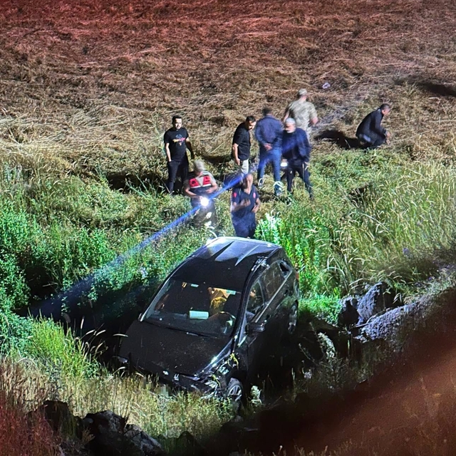 Elazığ'da kontrolden çıkan cip köprüden dereye uçtu: 3 yaralı