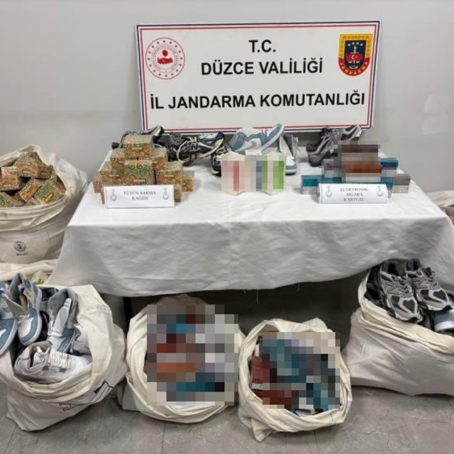 Kargo gönderiminden kaçak ürün çıktı
Doğu illerinden İstanbul'a sevk edilen...