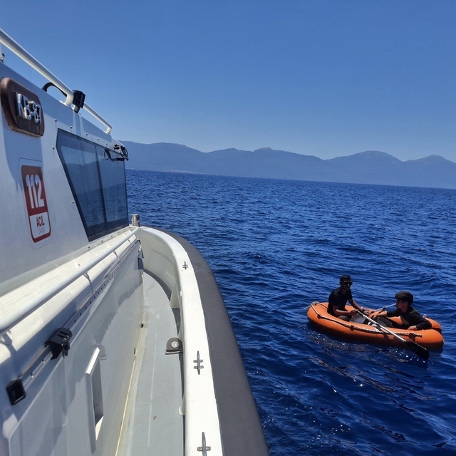Kuşadası açıklarında 2 düzensiz göçmen yakalandı