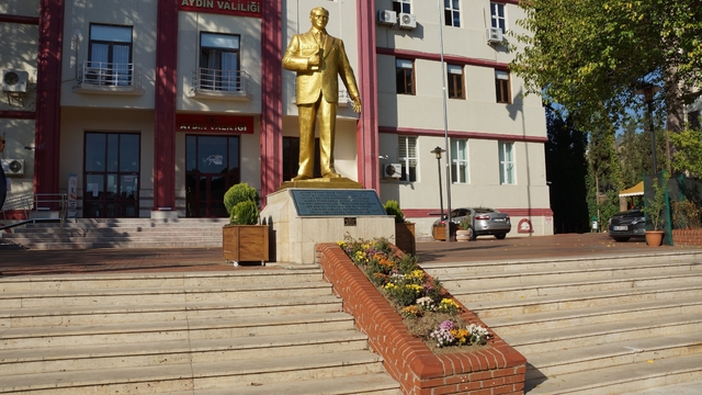 Aydın'da kaymakam ve vali yardımcıları değişti