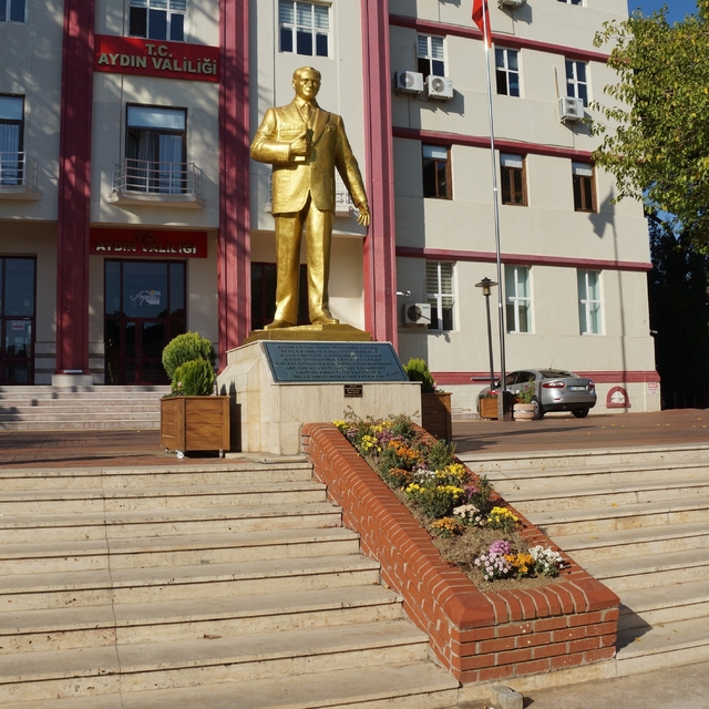Aydın'da kaymakam ve vali yardımcıları değişti