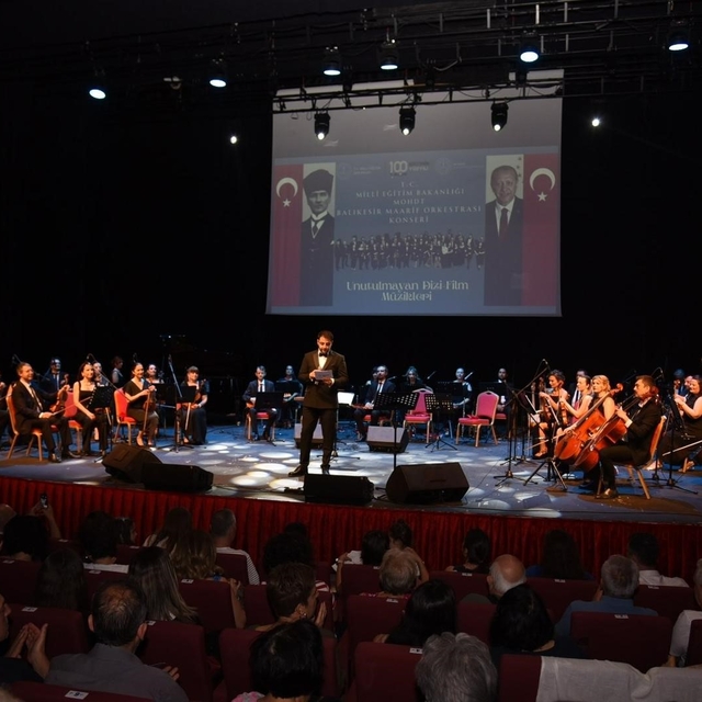 Öğretmenlerden Yeşilçam'ın unutulmaz film şarkıları
Balıkesir Maarif orkest...
