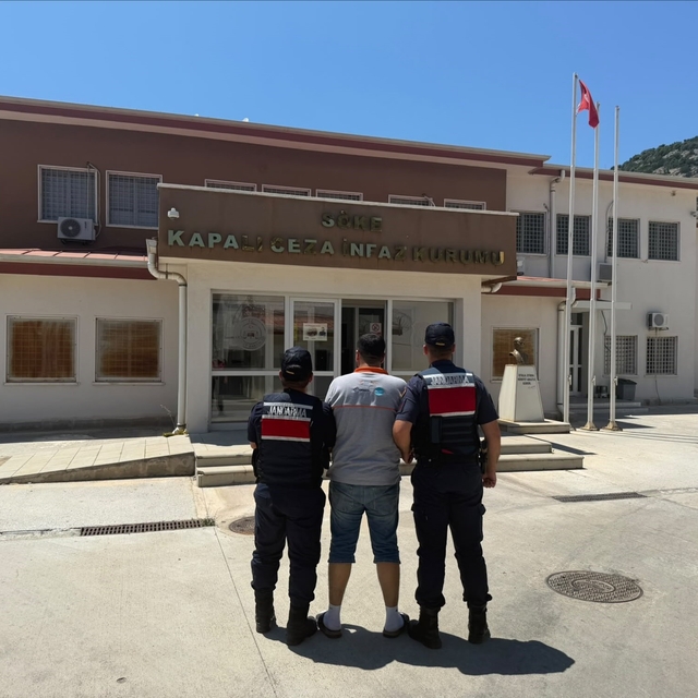 Kuşadası'nda uyuşturucu satıcısı yakalandı