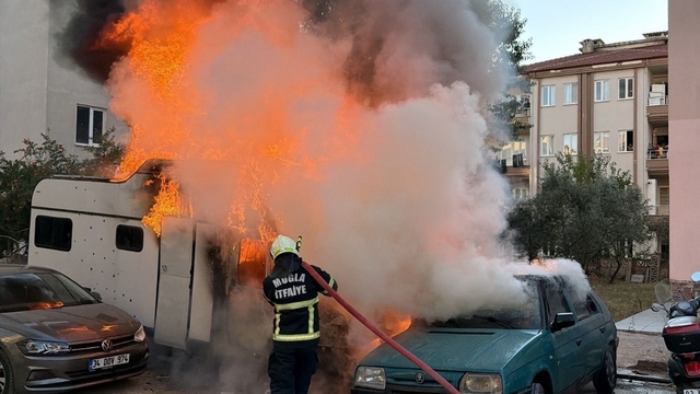 Menteşe'de karavan küle döndü