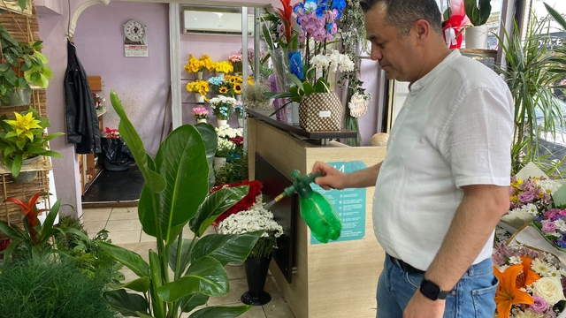 Yaz aylarında çiçek bakımında bunlara dikkat
Ahmet Köylü: "Hava sıcak diye bol su vermek büyük hata"