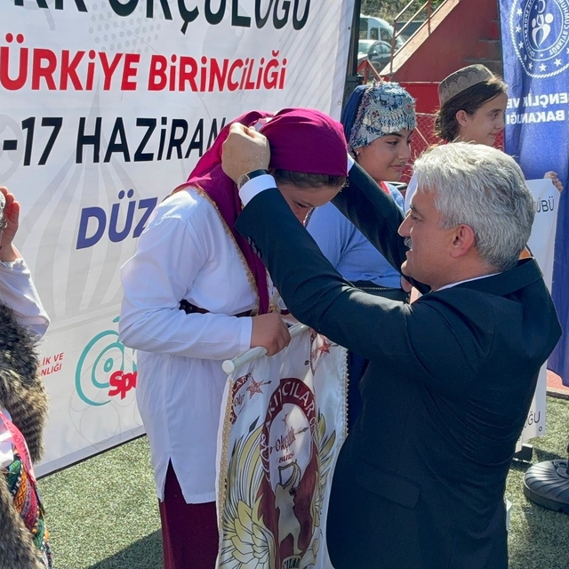 Hedefi ortadan vuran sporcular, madalyalarını aldı