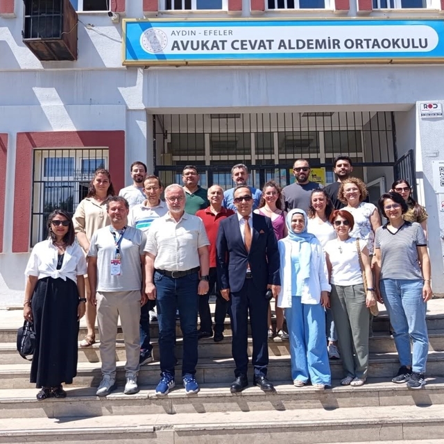 Efeler İlçe Milli Eğitim Müdürü Çomruk: "Hedefimiz değerlerine sahip çıkan...