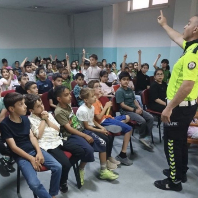 Bingöl'de öğrencilere trafik güvenliği eğitimi