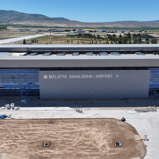 Malatya Havalimanı 2 buçuk milyon yolcuya hazırlanıyor
Terminal binasında f...