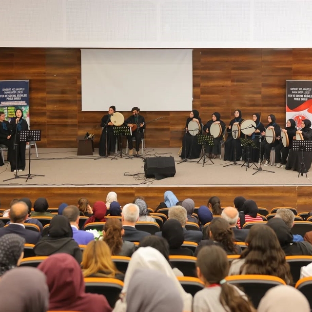 Bayburt'ta öğrencilerden tasavvuf musikisi konseri