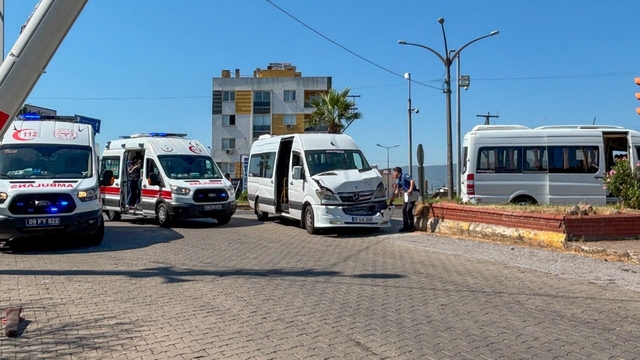 Köşk'te okul servisleri ile otomobil çarpıştı: 6 yaralı