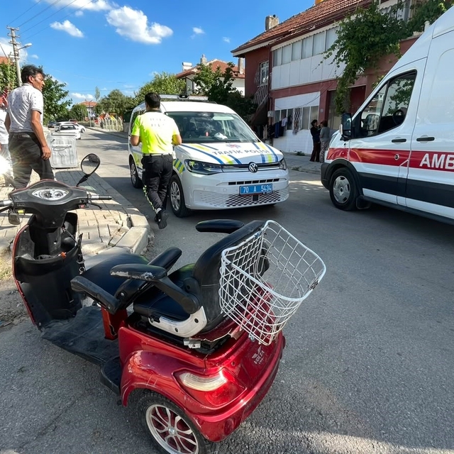 Otomobille çarpışan üç tekerlekli bisiklet devrildi: Kazada anne ve kızı ya...