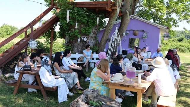 Sinop'ta lavanta bahçesinde bilimsel söyleşi