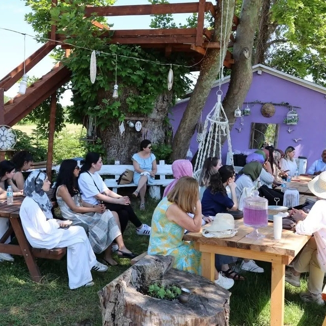 Sinop'ta lavanta bahçesinde bilimsel söyleşi