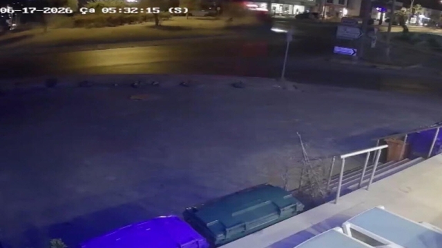 Otomobil, kavşakta takla attı; 2'si ağır 3 yaralı