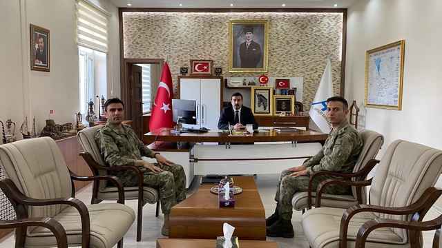 Çıldır 2. Hudut Tabur Komutanı Günfer'den Kaymakam Akköz'e ziyaret