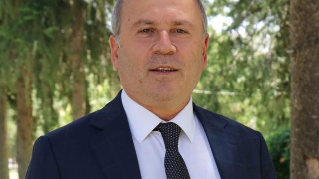 Zimmet davasında eski belediye başkanı dahil 3 sanığa hapis cezası