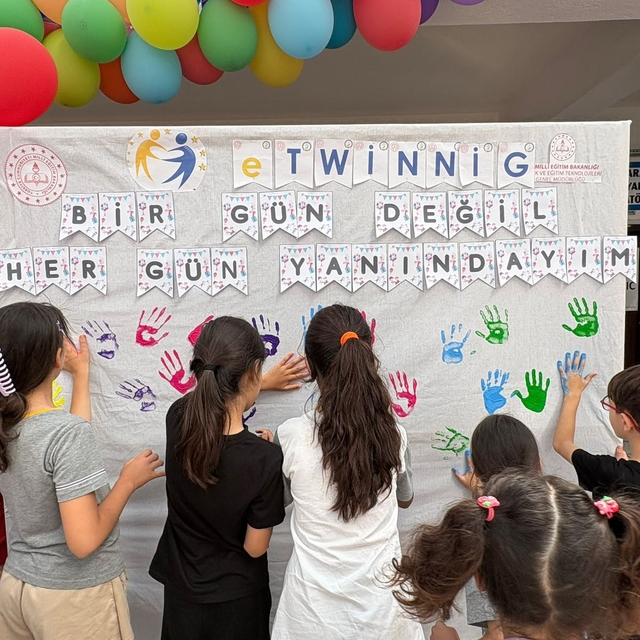 Marmaris'te özel eğitim öğrencilerinin "Bir Gün Değil, Her Gün Yanındayım"...