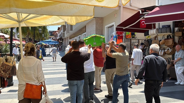 Oyuncu İrtem'in cenazesi camiye getirildi