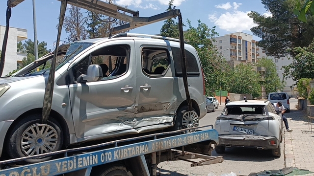 Batman'da otomobil ile hafif ticari araç çarpıştı: 1 yaralı