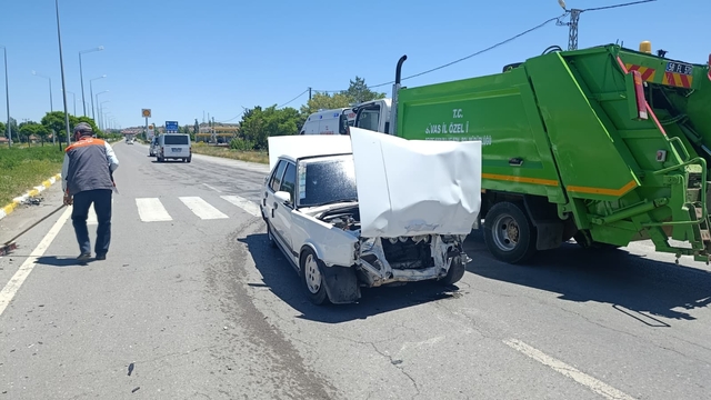Şarkışla'da iki otomobilin çarpıştığı kazada 2 kişi yaralandı