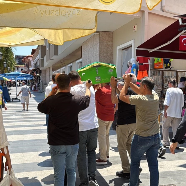 Oyuncu İrtem'in cenazesi camiye getirildi