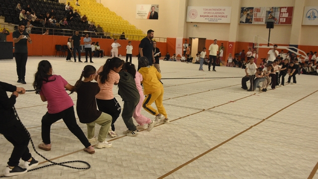 Bitlis'te geleneksel çocuk oyunları şenliği