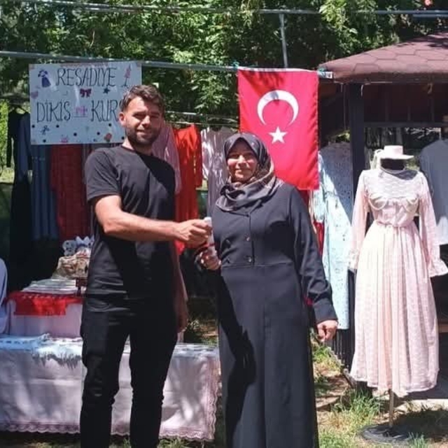 Sandıklı'da dikiş nakış kursu sergisi yoğun ilgi gördü