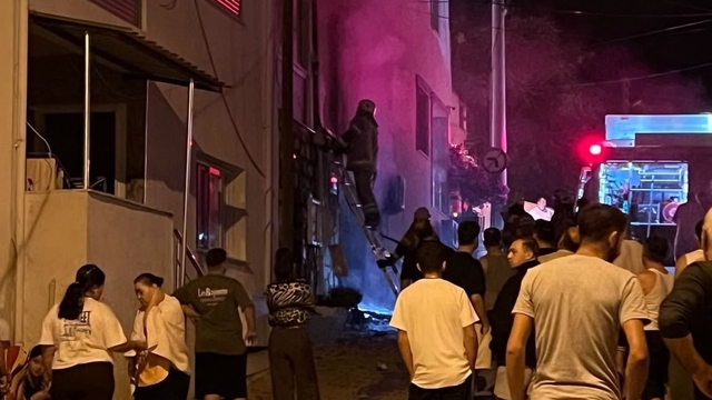 İzmir'de bir otelde çıkan yangında patlama sesi paniğe neden oldu