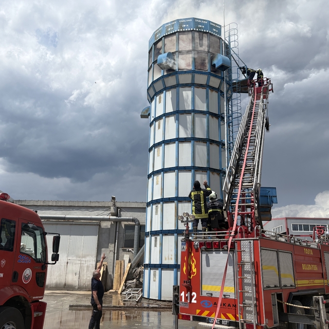 Ahşap kapı fabrikasının talaş silosunda korkutan yangın