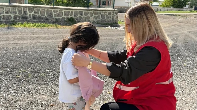 Kızılay'dan çocuklara yardım eli