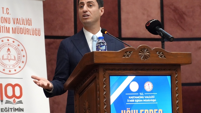 Milli Eğitim Bakan Yardımcısı Macit: "Dünyada her sınıfında internet bulunan, her sınıfında akıllı tahta olan ve öğrencilerine ücretsiz dijital eğitim platformları sunan çok az ülke vardır"