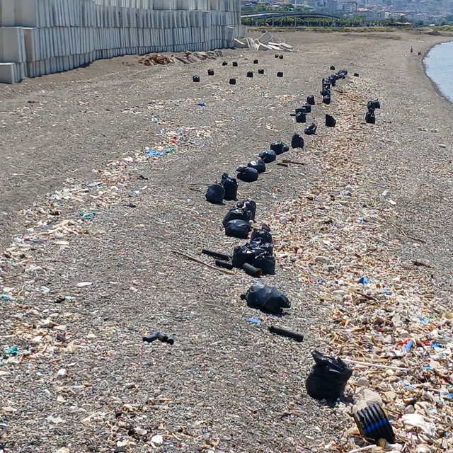 Trabzon sahilinde çöp seferberliği