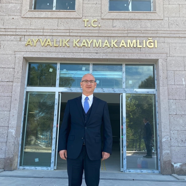 Ayvalık'ın sevilen kaymakamı Hasan Yaman Bergama Kaymakamlığına atandı
Ayva...