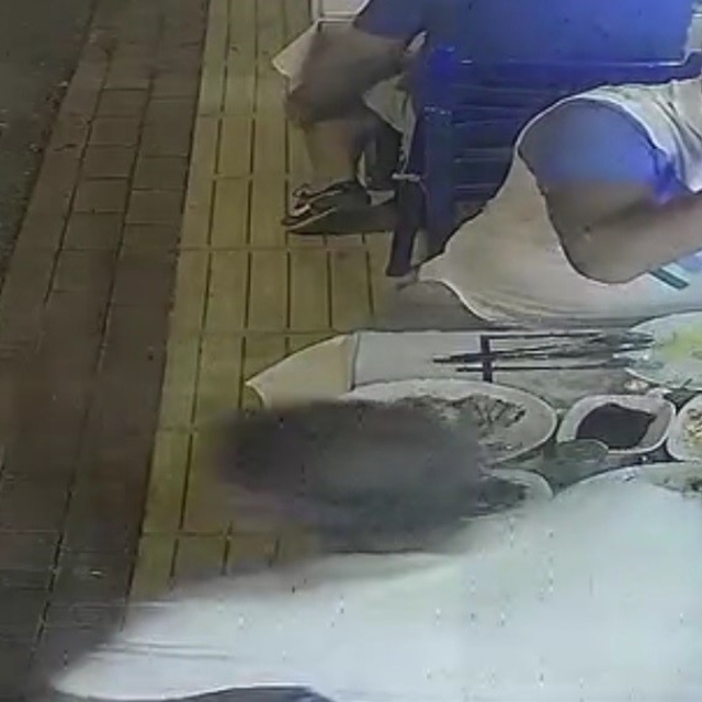Yiyip içip kaçıp gittiler
Bodrum'da hesabı ödemeden kaçtılar
