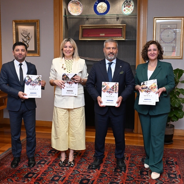 Anadolu Üniversitesi Yayınlarından gastronomi eğitimine mesleki İngilizce d...