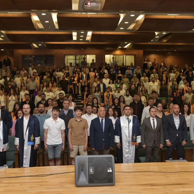 Yatağan MYO öğrencileri mezuniyet sevinci yaşadı