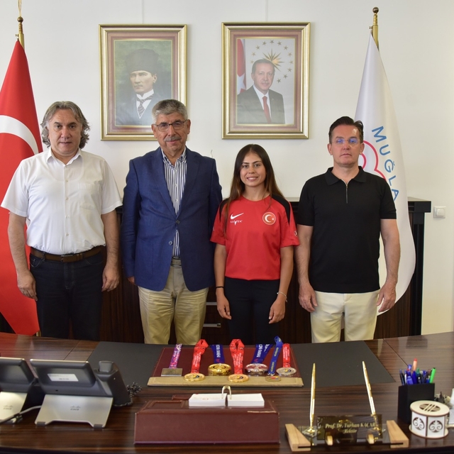 Milli okçu Hazal Burun, Rektör Kaçar'ı ziyaret etti