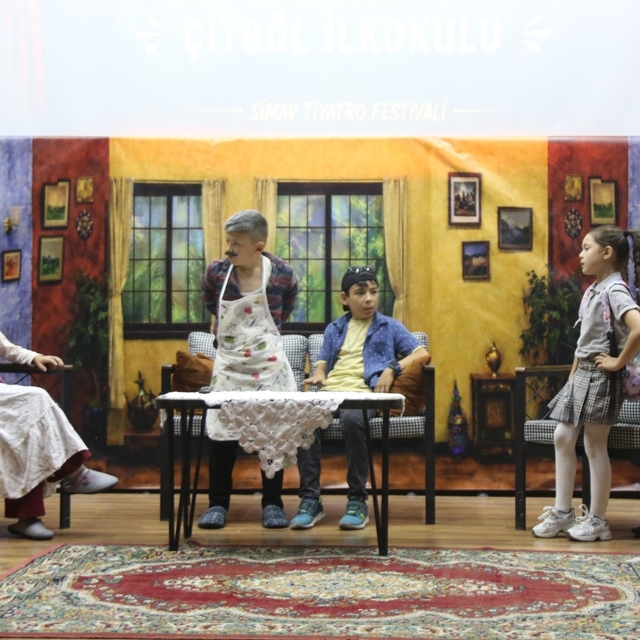 Simav'da "Aile" temalı tiyatro festivalinin ödül töreni düzenlendi