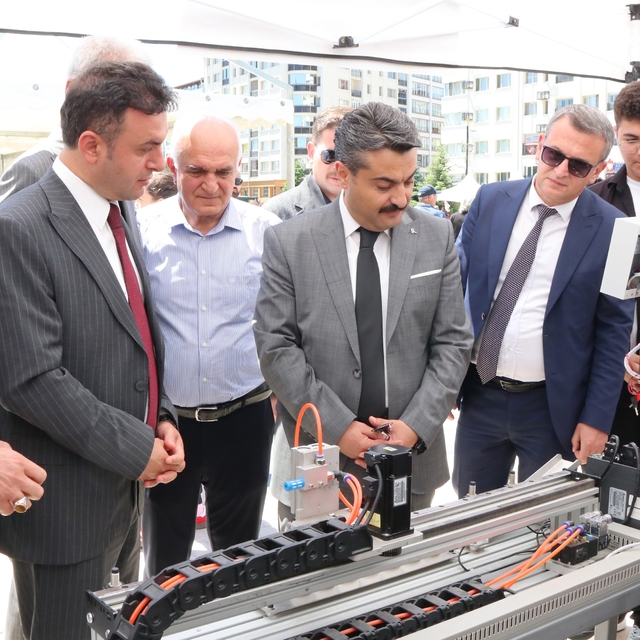 Sivas'ta Mesleki ve Teknik Eğitim Okulları Tanıtım Şenliği Düzenlendi