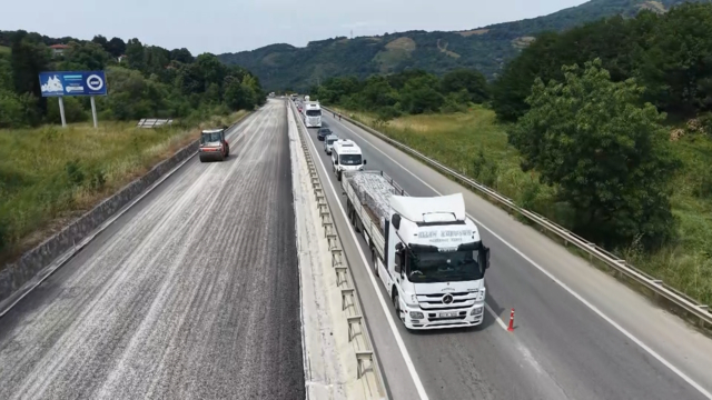 Yalova-Bursa kara yolunda asfaltlama çalışması devam ediyor