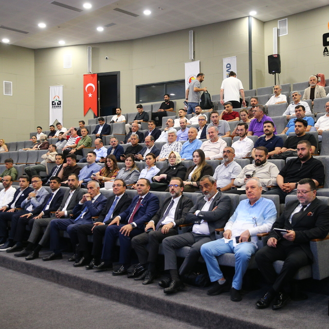 Adana'da "Ekonomi ve Finans Zirvesi" düzenlendi