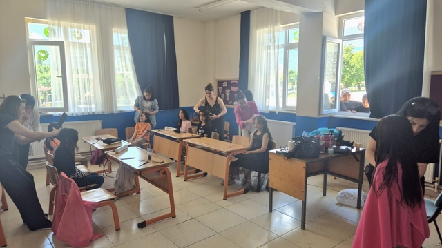 Mecitözü HEM'den kız öğrencilere yönelik saç kesim etkinliği