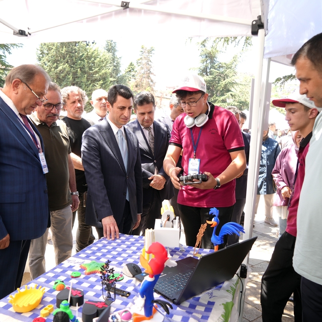 Meslek lisesi öğrencilerinin yaptığı ürünler görücüye çıktı