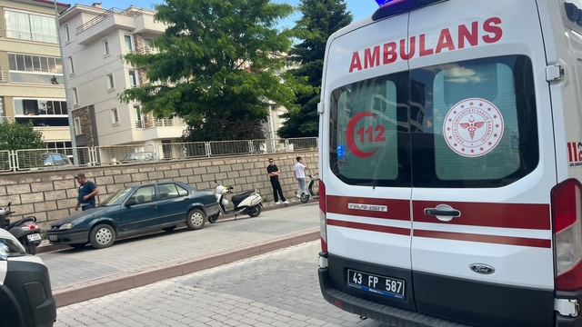 Tavşanlı'da trafik kazası, 1 yaralı
Hafif ticari araca arkadan çarpan motosikletin sürücüsü yaralandı