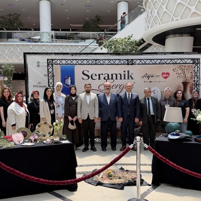 Kursiyerlerin seramik ürünleri görücüye çıktı