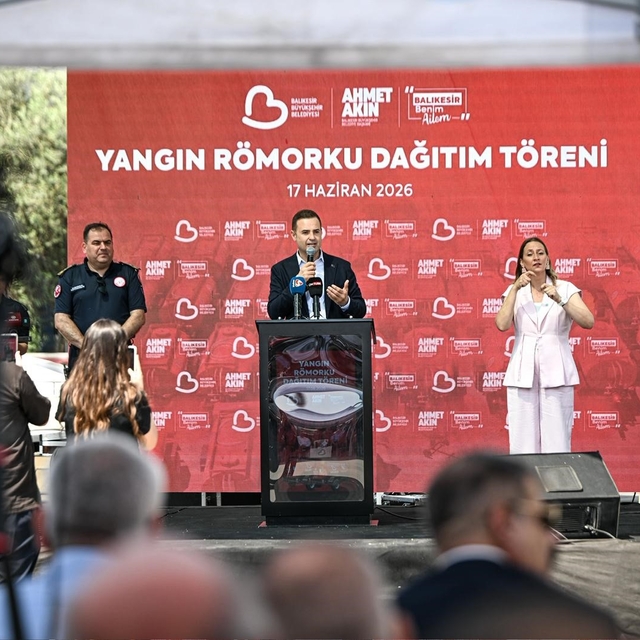 Büyükşehir'den kırsala 50 yeni yangın tankeri
Başkan Akın'dan kırsalın güve...