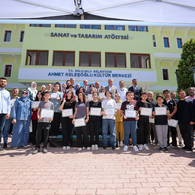 Selçuklu Sanat ve Tasarım Atölyesi'nde yıl sonu sergisi ile dönem tamamland...