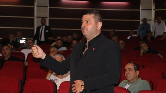 Boluspor'da Erdal Bayrak yeniden başkan seçildi
Boluspor'un kongresinde 'borç' ve 'Bolulu' tartışması