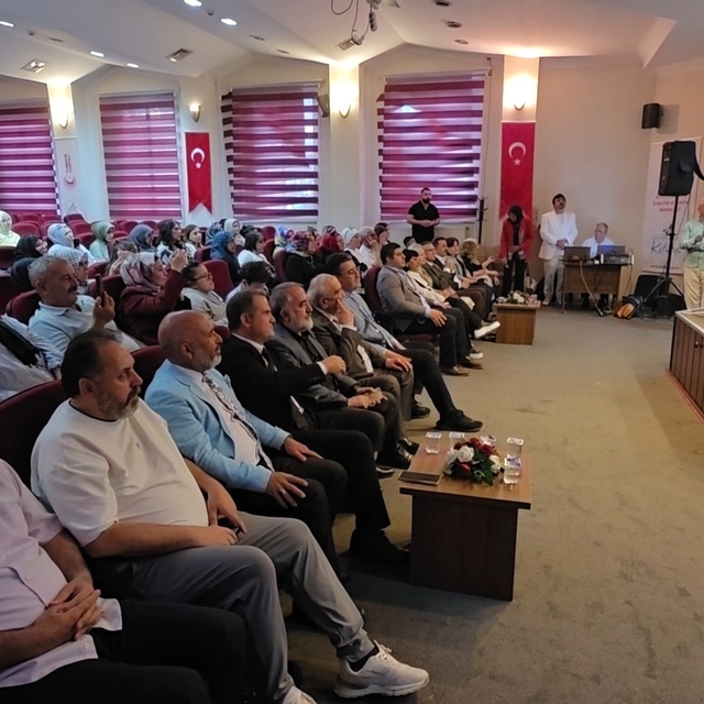 Kütahya'da şiir ve müziğin buluştuğu anlamlı gece